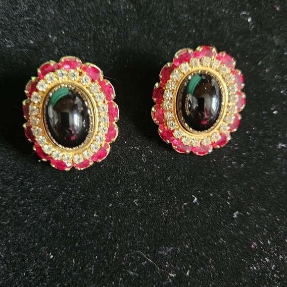 MMA Jewelry - Vintage MMA Crystal & Black Cabachon Earrings. Pierced